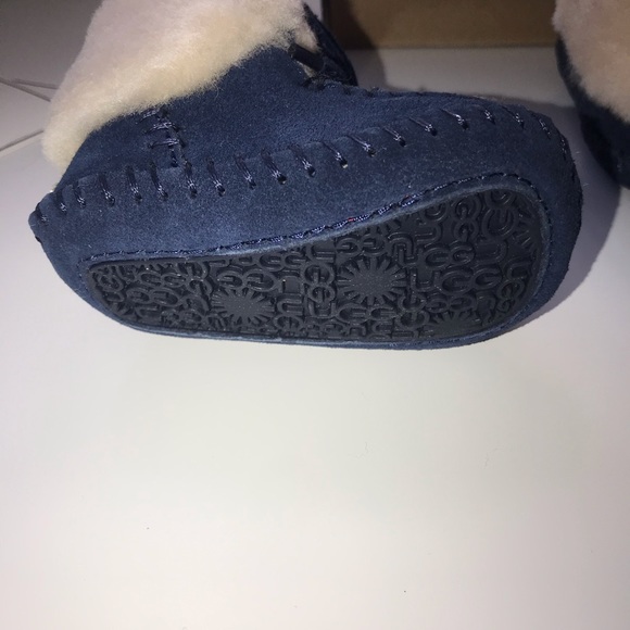 New authentic infant UGG boots, dark navy, size 0-1 (0-6 months) - Picture 4 of 9